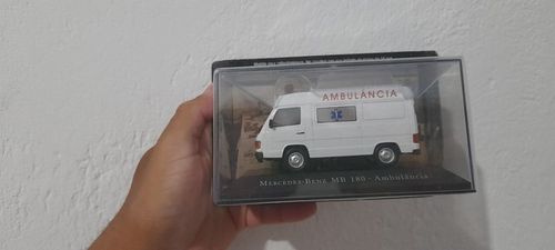 Miniatura Mercedes benz MB180 ambulância escala 1/43