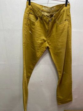 Calça Aéropostale, tamanho 42. Modelo reto 