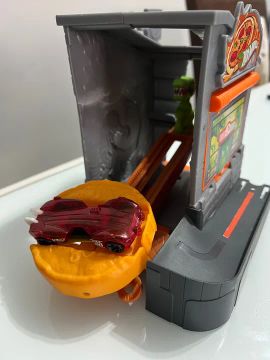 Pista hotwheels city - acompanha carrinho original 