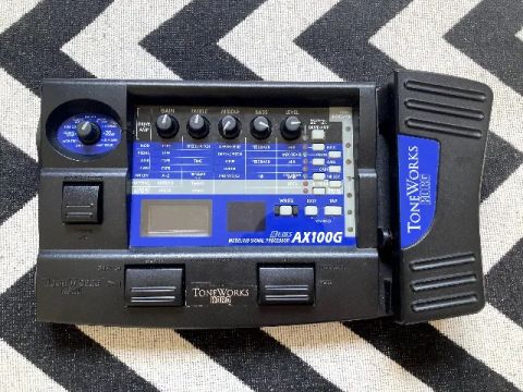 Pedaleira multi-efeitos Korg AX100G