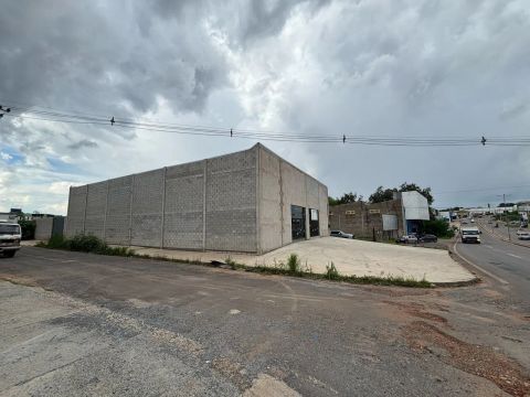 Barracão de 1.200m² para Locação na Ulisse Pompeu  Amplo e Bem Localizado!
