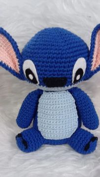 Stitch feito em crochê.