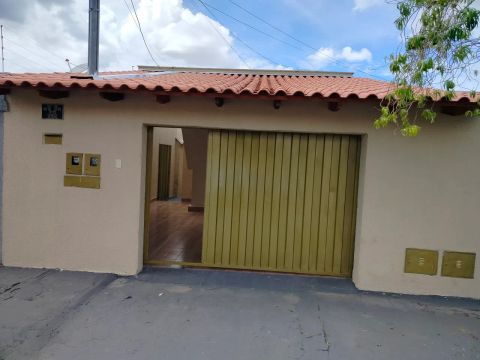 Casa com 03 quartos para alugar no Setor Coimbra, Goiânia/GO