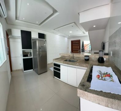 Duplex para aluguel possui 88 metros quadrados com 2 quartos em Taperapuan - Porto Seguro 