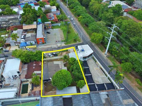 Terreno com 960m² no Adrianopolis