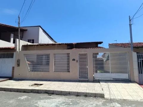 Casa no bairro Vila Nova, com 150m² de construção e 220m² de terreno com 4 vagas
