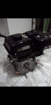 Vendo um motor de barco barato , nunca foi usado 