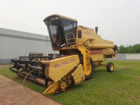 COLHEITADEIRA, MARCA NEW HOLLAND, MODELO 8040
