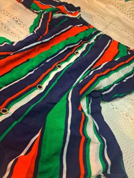 Blusa listrada reto (Cor: Verde, Laranja e Azul) Tamanho: Único. 