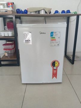Frigobar Midea 67 litros
