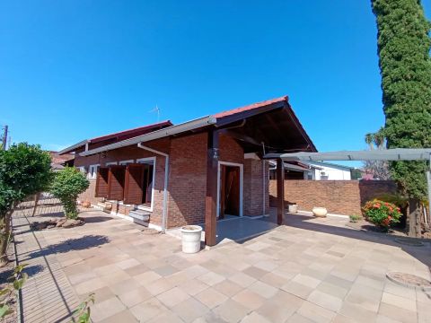 Casa com duas suítes, de esquina em Scharlau - São Leopoldo - RS