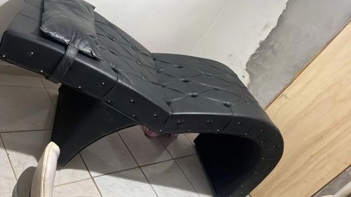 Poltrona  de couro preto