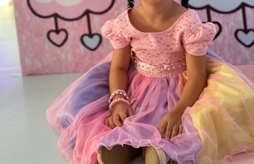 Vestido de Princesa/ unicórnio Infantil - Rosa com Arco-íris