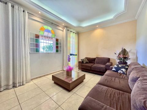 CASA A VENDA 3 QUARTOS COM SUITE BAIRRO SERRANO