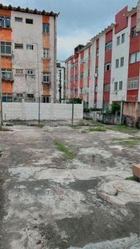 Aluga casa no imbui, térreo com garagem 
