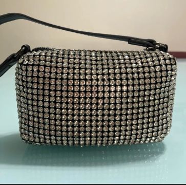 Bolsa de mão em strass