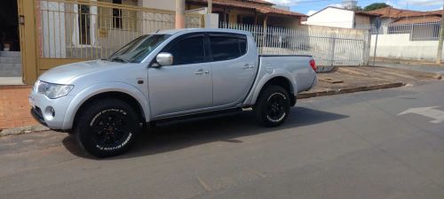 L200 Triton hpe 4x4 , pouco rodada