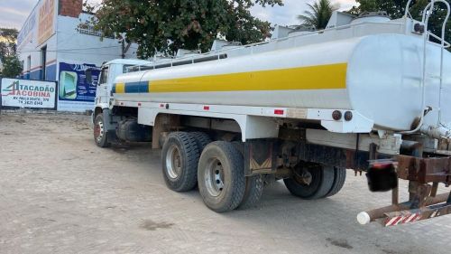 Caminhão VW com tanque 