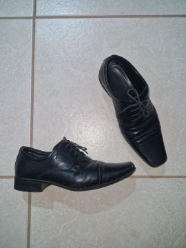 Par de Sapatos Sociais Pretos