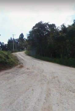 Terreno com área verde em ótima localização