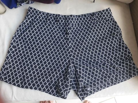 Shorts estampa geométrica com bolsos embutidos Tam. Pequeno u