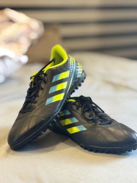 Chuteiras Adidas society - Tamanho 42
