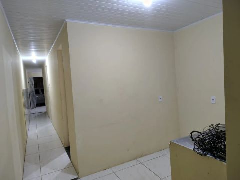 Aluga-se casa na Farolândia 