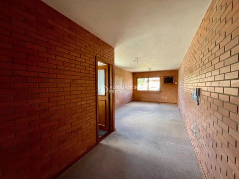 Ampla sala comercial com 38m² no centro de Canela e apenas dois lances de escada