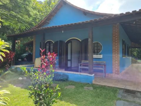 CASA LINEAR COM 3 QUARTOS E 2 BANHEIROS À VENDA, 164M² - LOCALIZAÇÃO PRIVILEGIADA