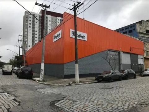 Galpão com 1.700 m².