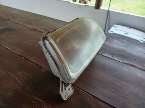 Vende-se Farol da Tracker 2009 Lado Direito