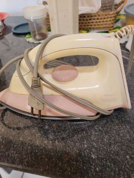 Ferro de passar roupa Philips Walita