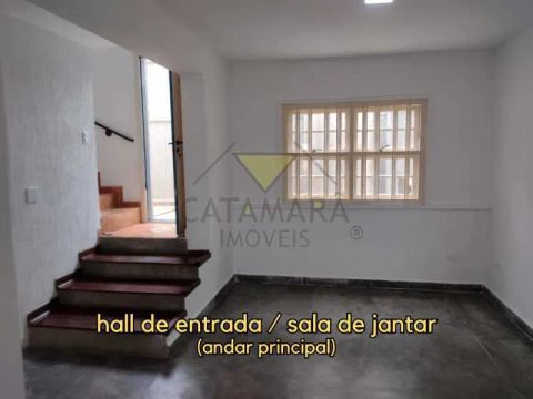 Casa de rua : Sobrado / Residencial / Centro