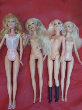 4 bonecas com avarias 
