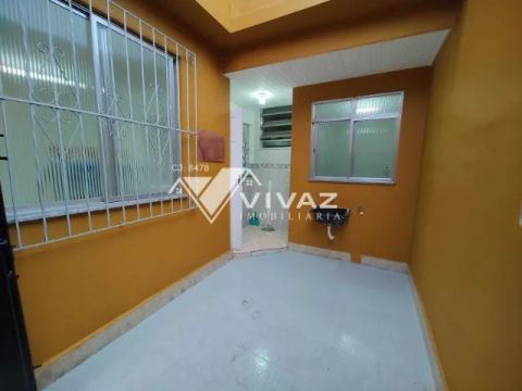 Casa linear de 01 Quarto com Quintal + kitnet em Quintino