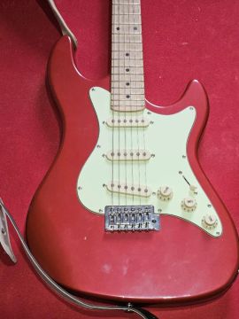 Guitarra strinberg pra negócio