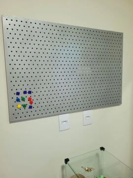 Painel de parede perfurado para escritório