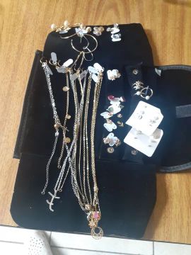 Conjunto de bijuterias com 10 peças - Novo
