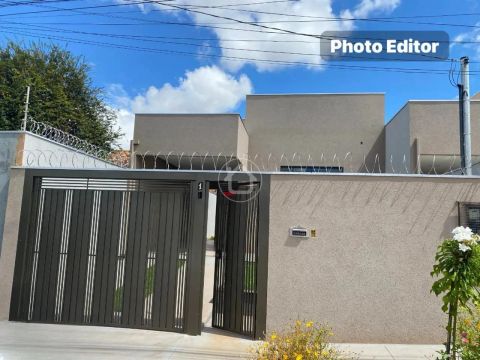CASA AMPLA COM JARDIM!