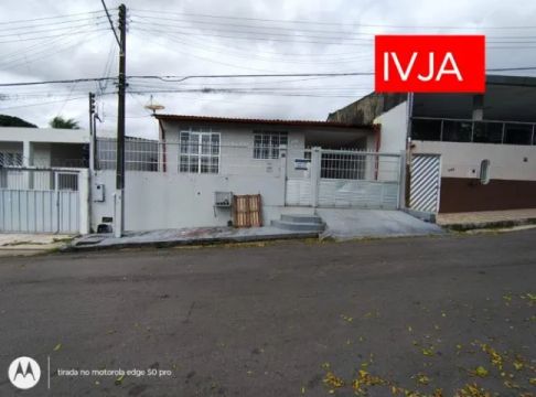 Casa com 300m2T no Conjunto Dom Pedro 2, Próximo do Colégio Petrônio Portela