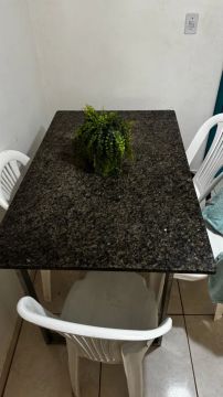 Mesa de mármore retangular