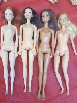Lote 4 Barbies, 3 com avarias