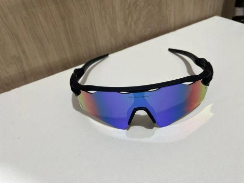 Óculos de Sol Oakley - Preto e Azul modelo RADAR 