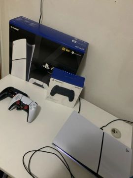 Playstation 5 Digital Slim 1TB - 2 Controle