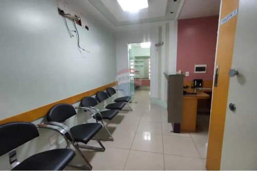 ALUGA-SE SALA COMERCIAL, ED. EMPIRE CENTER, 32M², COPA, BANHEIRO E 1 VAGA - SANTA LUCIA