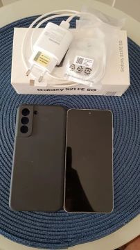 Samsung Galaxy S21 FE 5G(256 GB / 8 GB)  