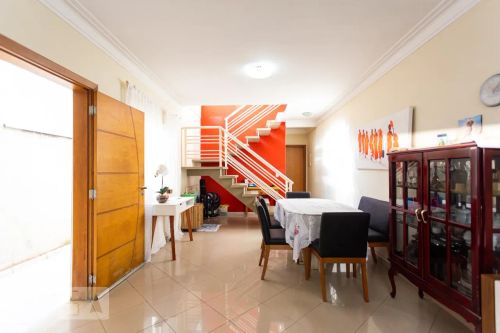 Casa à Venda - Vila Yara, 3 Quartos, 242 m2