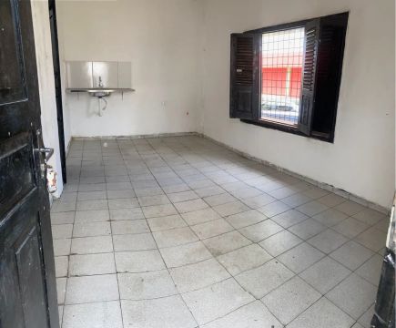 kitnet na esquina da Joaquim Ribeiro com Simplício Mende