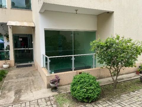 Alugo Apartamento térreo, com 2 quartos sendo uma suíte, bairro lagoa.