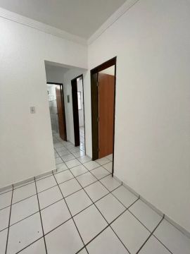Alugo apto no cond. Valência 1, térreo nascente Aririzal , 02 qts.
